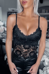 Camisole brassière en dentelle florale noire